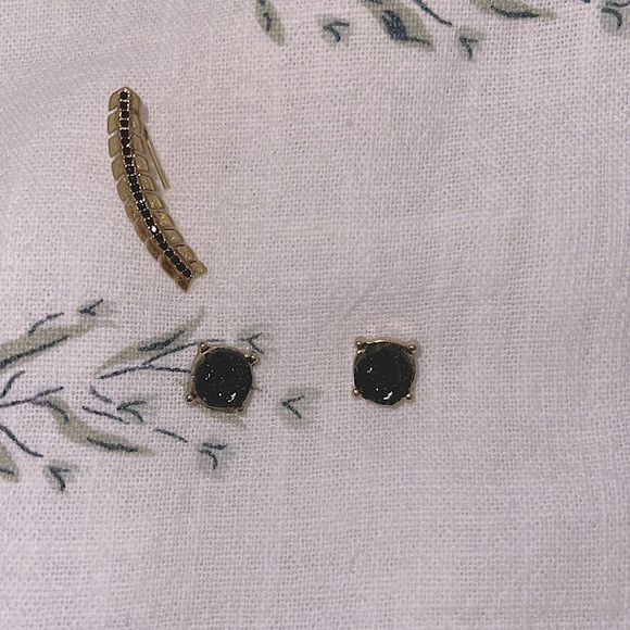 Black & Gold Sparkly Earring Set Studs + Ear Climber - Picture 3 of 3